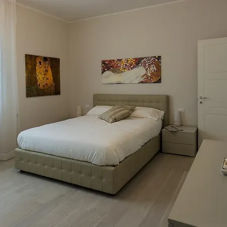 St. Vitale's Basilic View Elegant Apartment