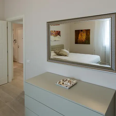 Apartment St. Vitale's Basilic View Elegant