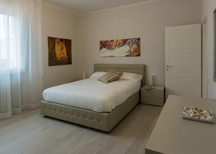 St. Vitale's Basilic View Elegant Apartment