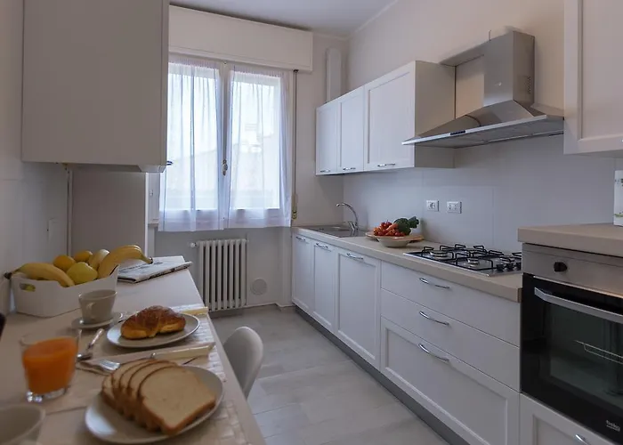 St. Vitale's Basilic View Elegant Apartment