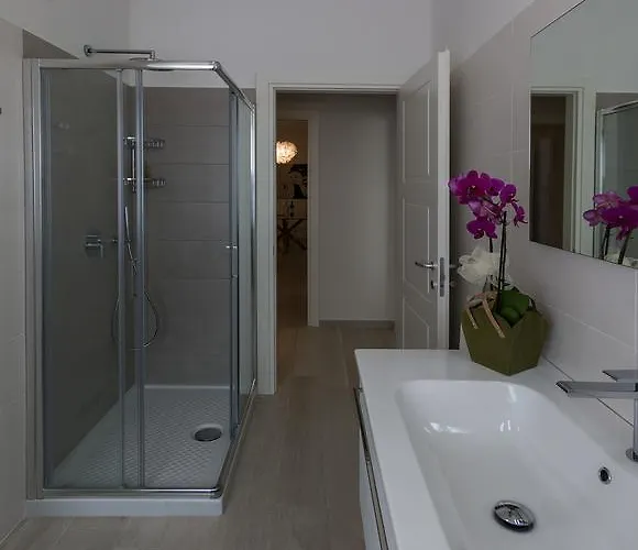 St. Vitale's Basilic View Elegant Apartment