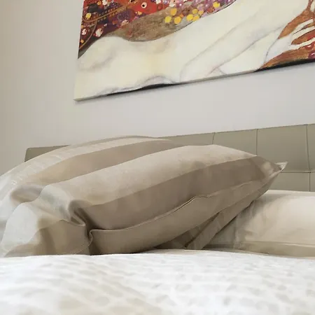 St. Vitale's Basilic View Elegant דירה