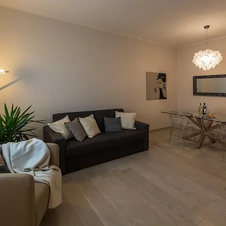 St. Vitale's Basilic View Elegant ראבנה