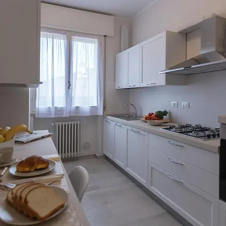 St. Vitale's Basilic View Elegant Appartement