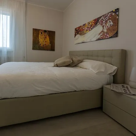 St. Vitale's Basilic View Elegant ראבנה