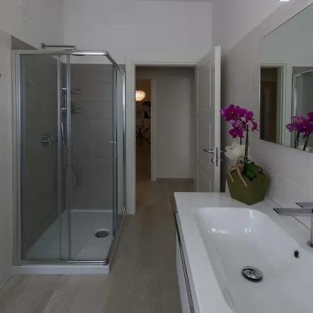 St. Vitale's Basilic View Elegant Appartement