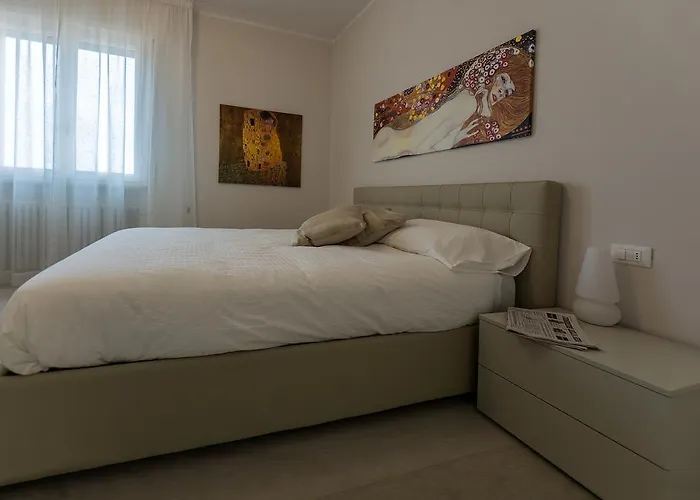 St. Vitale's Basilic View Elegant ראבנה